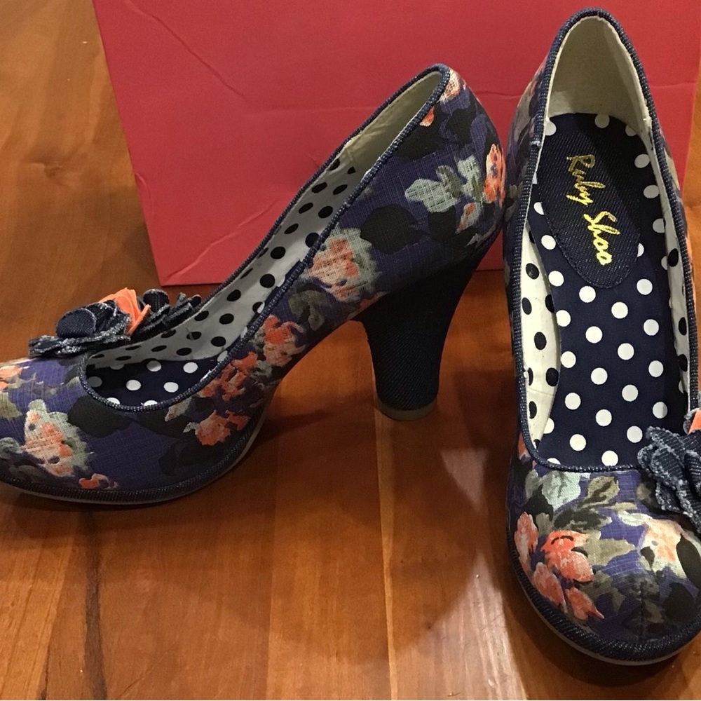 Elegant Floral Heels - Navy and Coral